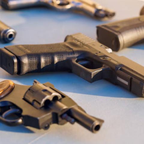 Buscan que la adquisición de armas en Florida sea de 18 años de edad en lugar de 21