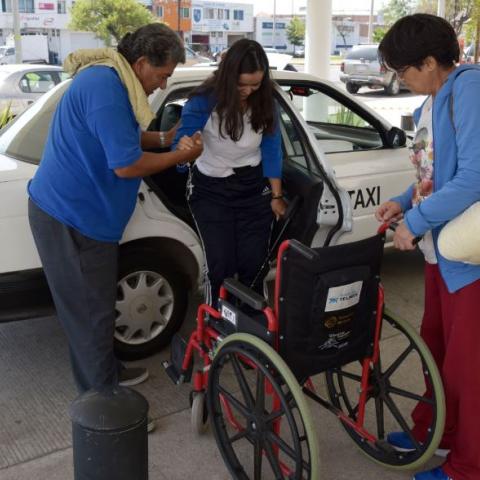 Nuevas concesiones de taxi a los que sí suben personas con discapacidad