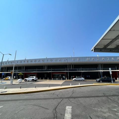 Por supuesta amenaza de bomba evacúan avión en Aeropuerto Internacional de Mazatlán