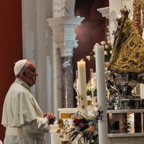 Papa Francisco es dado de alta del hospital tras bronquitis