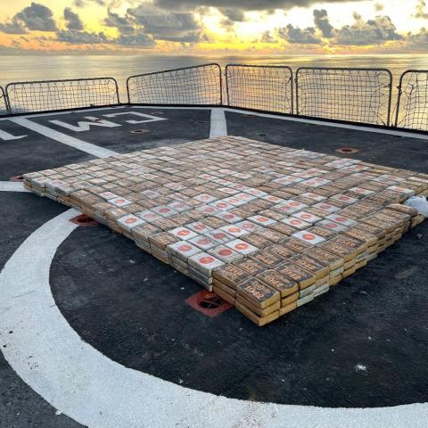 Intercepta Armada de Ecuador droga en Islas Galápagos con destino a México