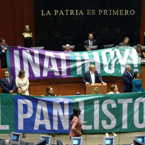 Suspenden sesión en el Senado tras toma de tribuna por senadores del PAN