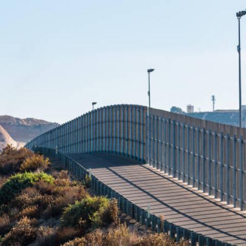 Gobierno de EE. UU. niega haber "perdido" a 85 mil menores migrantes