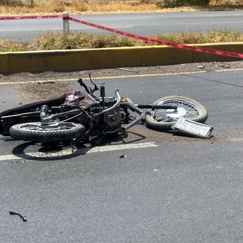 Muere motociclista tras desigual choque en Pabellón