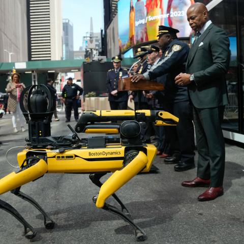 Nueva York incorpora a perros–robots–policías para labores de seguridad