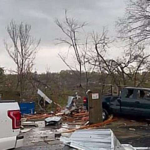 Aumenta a 21 cifra de muertos por tornados en Estados Unidos