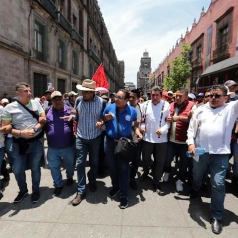 Niegan acceso a CNTE a comida con motivo del Día del Trabajo en Palacio Nacional 