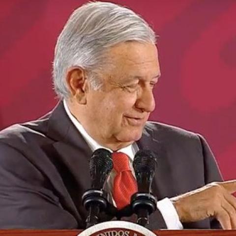 AMLO presenta su declaración patrimonial; asegura no tener casa ni automóvil