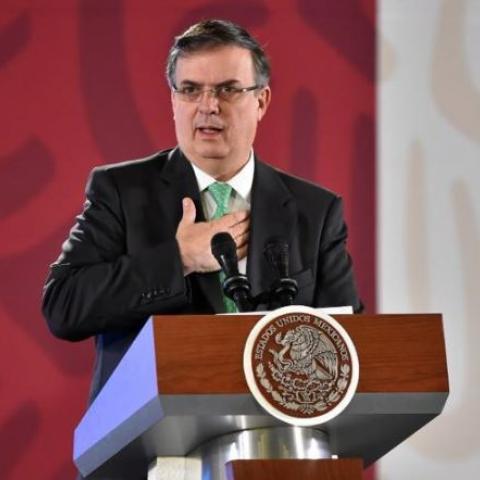 Ebrard pide cautela a gobernadores de Morena ante las campañas presidenciales