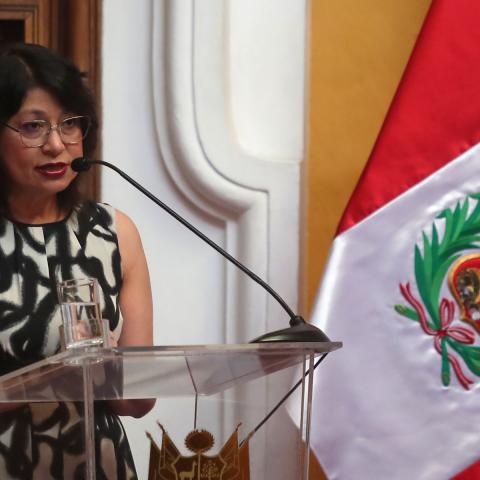 Gobierno peruano acusa a presidentes de México y Colombia de debilitar valores democráticos