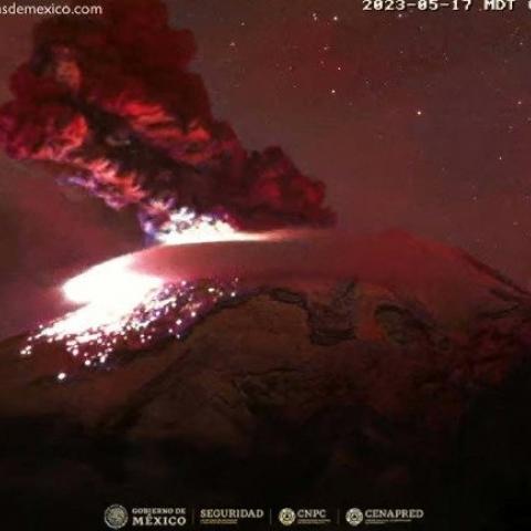 Implementan clases a distancia en Puebla ante presencia de ceniza del volcán Popocatépetl