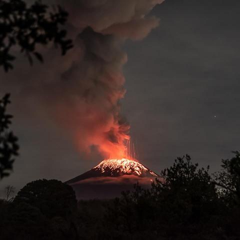 Evalúa Gobierno de México sobrevolar el Popocatépetl para tomar decisión sobre una posible evacuación