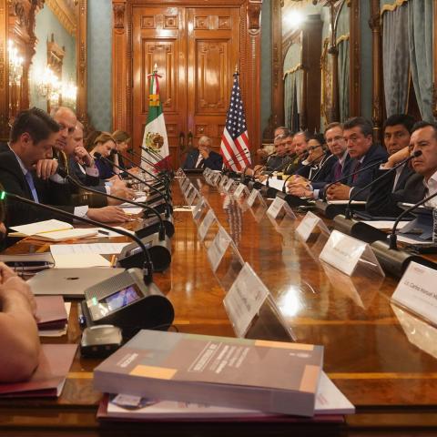López Obrador y Sherwood-Randall acuerdan balance migratorio en reunión bilateral