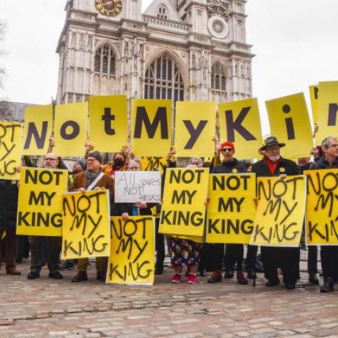 "Not my King", cientos protestan durante la coronación de Carlos III