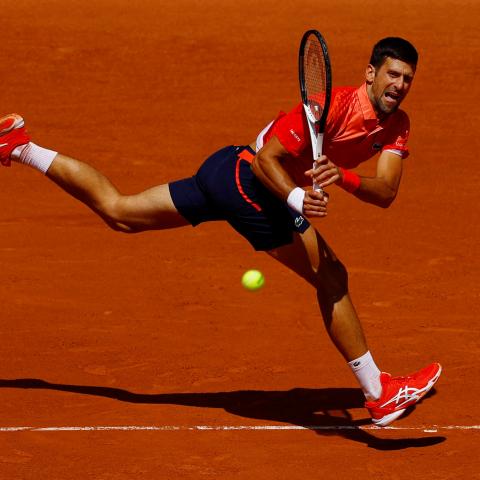 Victoria para Djokovic en primer duelo de Roland Garros