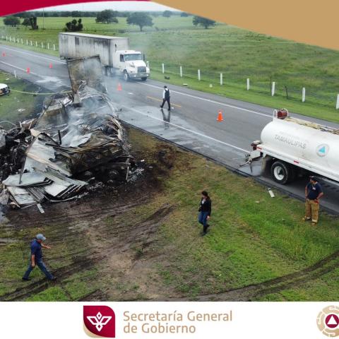 Incrementa a 27 el número de muertos en Tamaulipas por accidente entre tráiler y una van 