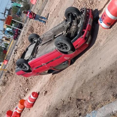 El auto terminó volcado, pero en su trayectoria no atropelló a ninguna persona 