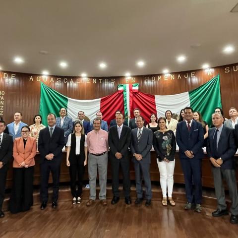 Aprueban a miembros del consejo de MIAA. Aseguran que no hay cuotas políticas.