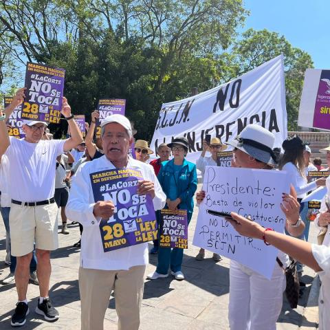 Al grito de “la Corte no se toca”, se manifiestan a favor de la SCJN en Aguascalientes