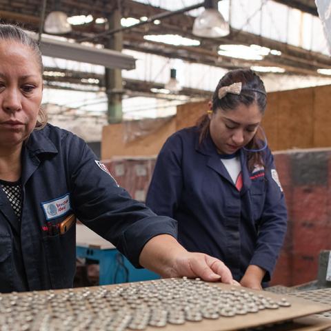 Se debe vigilar que empresas cumplan con la nueva ley laboral: Miguel Carbonell