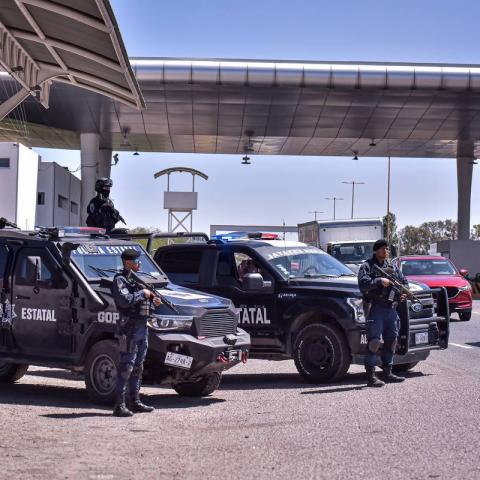 La mujer viajaba en una camioneta y dice que sujetos armados le marcaron el alto pero decidió acelerar para llegar a Aguascalientes