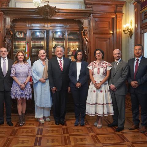 AMLO y consejeros del INE
