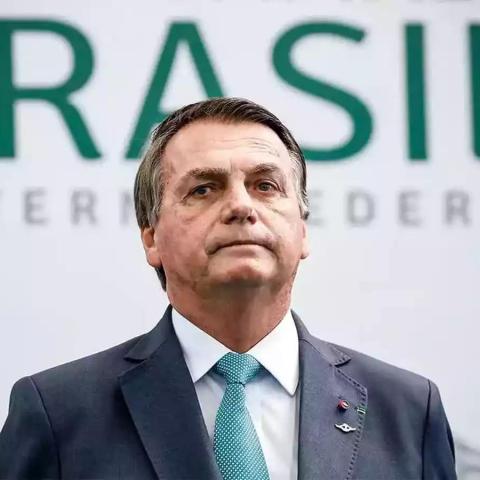 Inhabilitan por ocho años al expresidente Jair Bolsonaro