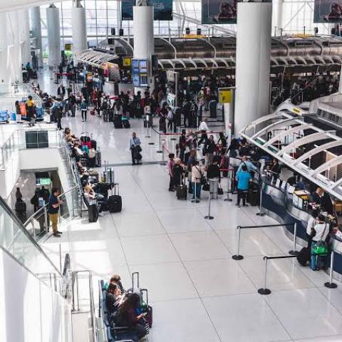 Nueva York albergará hasta mil migrantes en el aeropuerto John F. Kennedy
