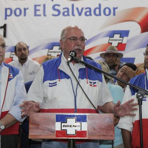 Fiscalía de El Salvador interviene propiedades y productos financieros del expresidente Alfredo Cristiani