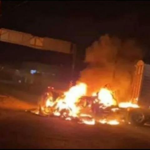 Balaceras y bloqueos con vehículos incendiados sacuden el municipio de San Juan de los Lagos