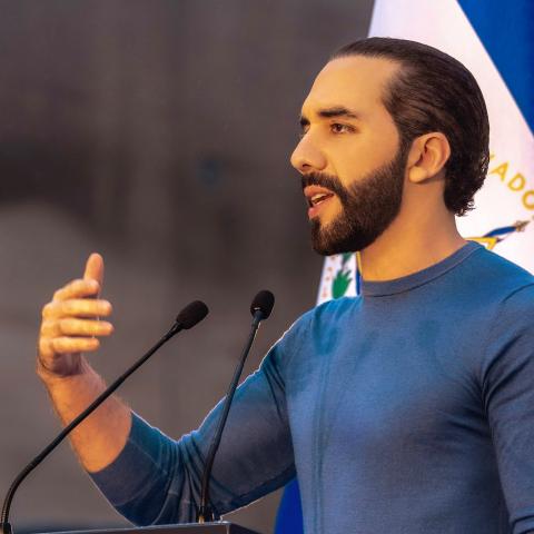 Presenta Nayib Bukele su registro como precandidato para las próximas elecciones presidenciales