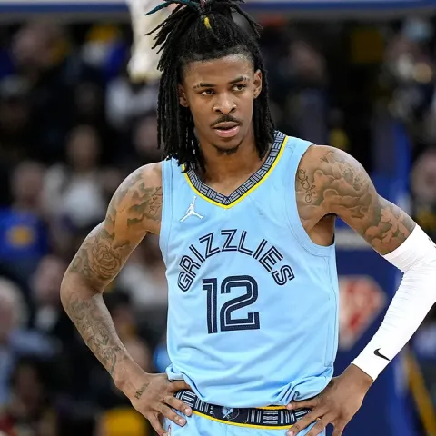 JA MORANT CASTIGO