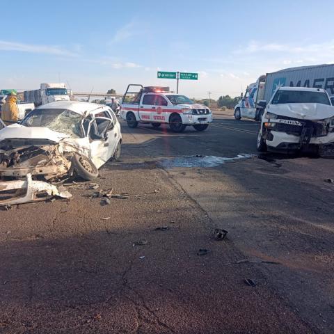 Impactó su Chevy contra una camioneta en su intento por hacer un rebase en el libramiento