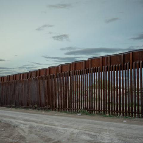 El gobernador de Virginia envía soldados a la frontera con México