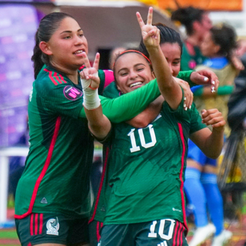 México 2-1 Canadá