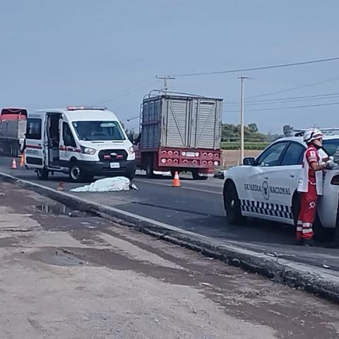 Viajaban en una moto y se estrellaron de frente contra una furgoneta frente al Rancho San Nicolás