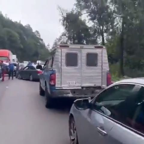 [Video] Denuncian asalto masivo en autopista Puebla-Orizaba