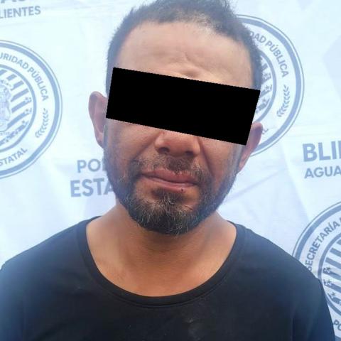 El miserable se hizo de 200 pesos para dejar trabajar a un comerciante, pero fue detenido por estatales