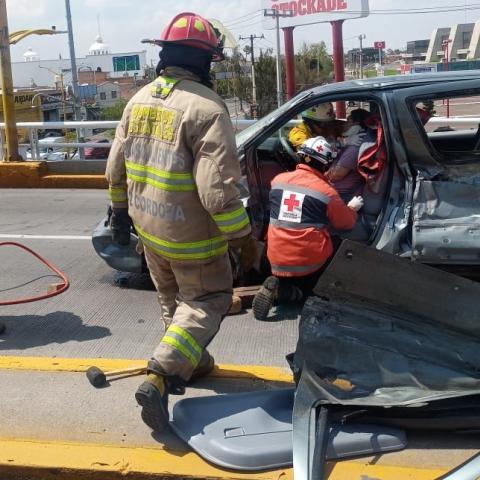 Afectó 4 vehículos cuyos conductores iban en condiciones normales y también mandó al hospital al Padre LUIS MARTÍN CASTAÑEDA ROMO