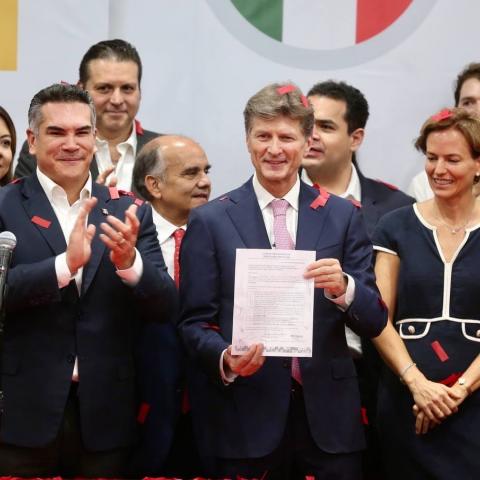 Enrique de la Madrid se registra como precandidato presidencial y comienza a recabar firmas