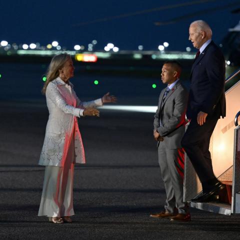 Joe Biden llega a Reino Unido para reunirse con el primer ministro y el rey Carlos III