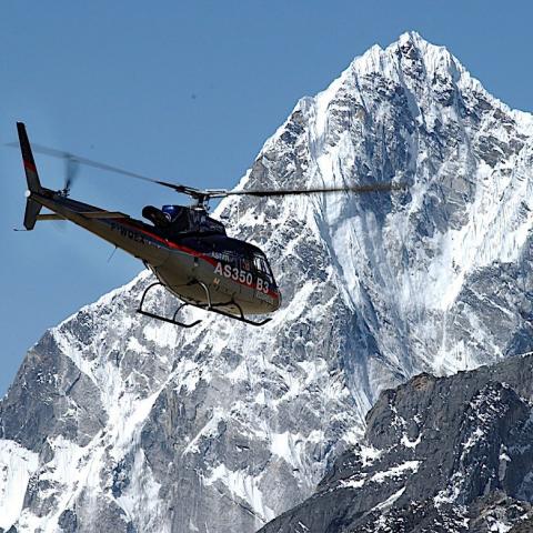 Helicóptero con turistas mexicanos se estrella en el Everest