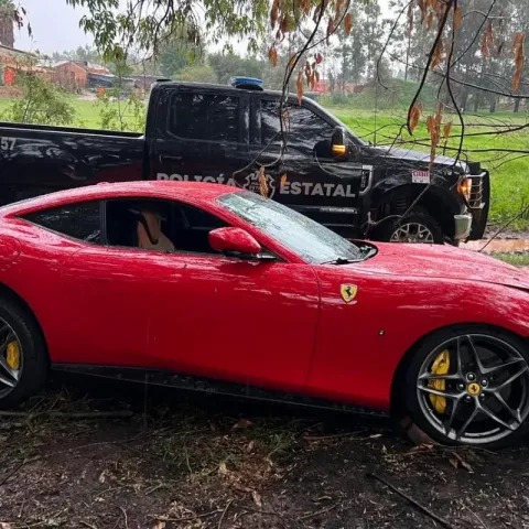 Aguascalentenses corrieron al monte mientras se robaban su Ferrari