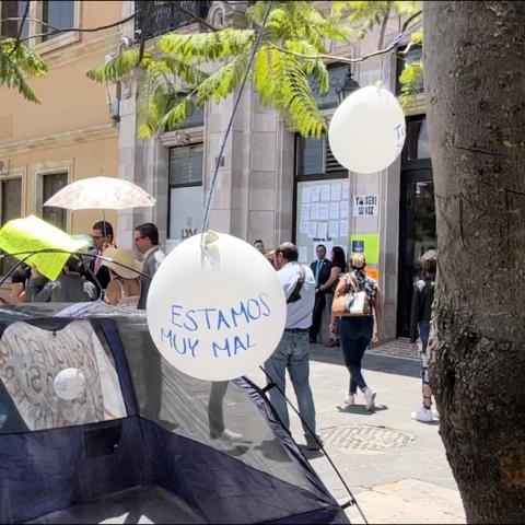 Animalistas cumplen tres días acampando afuera del Congreso