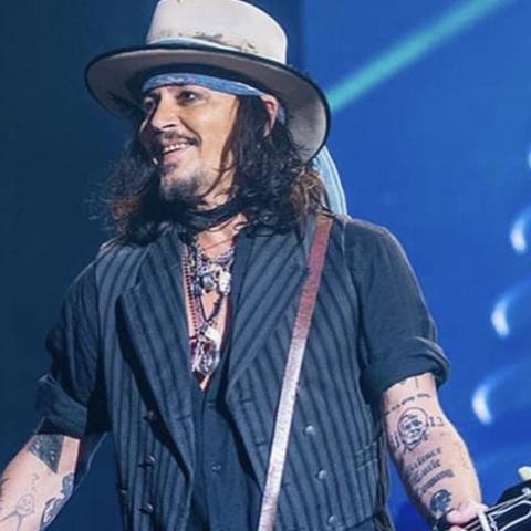 Cancelan concierto de Johnny Depp tras encontrarlo inconsciente en un hotel 
