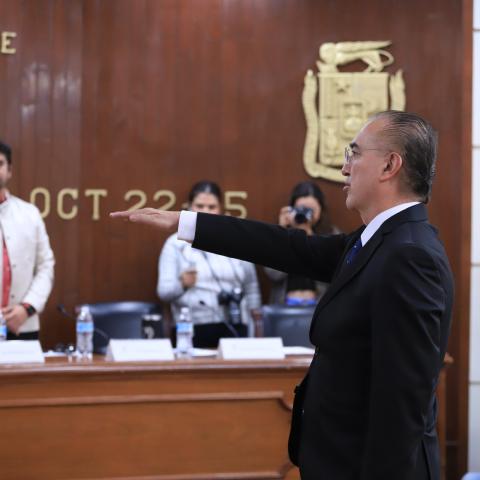 Jesús Vallín toma protesta como director de MIAA 