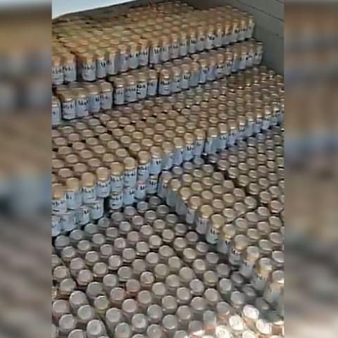 Tráiler con cervezas clonadas 