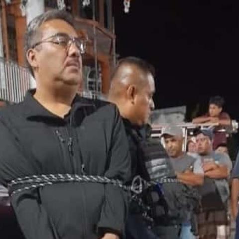 Pobladores retienen y amarran al alcalde de Chapulhuacán, en Hidalgo 