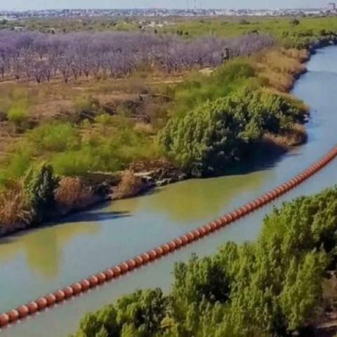 Boyas flotantes se instalaron sin autorización, advierte Departamento de Justicia a Texas