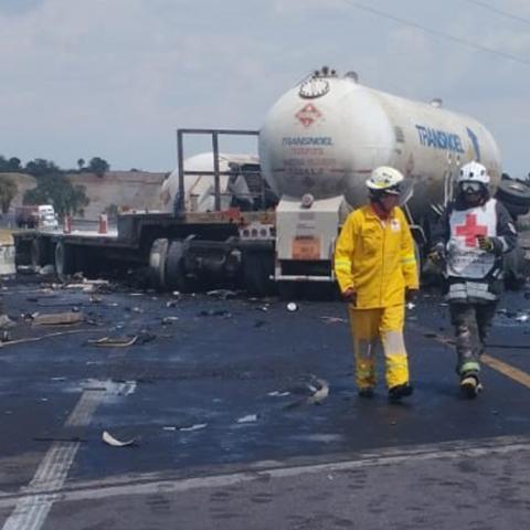 Son dos traileres involucrados y un auto particular, pero el responsable se dio a la fuga